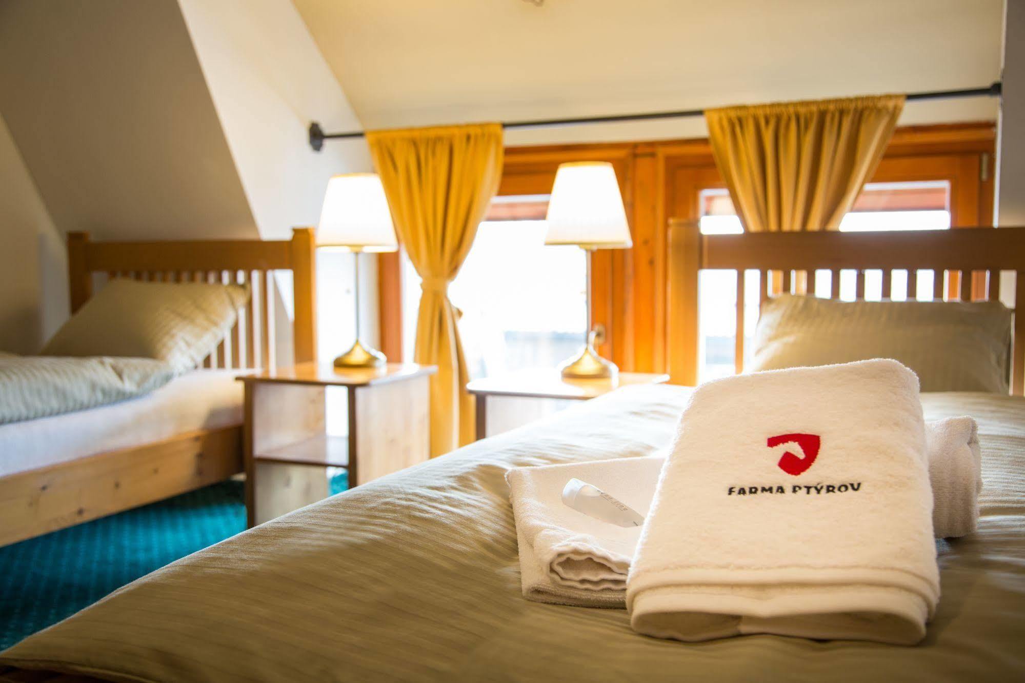 Hotel Farma Ptyrov Mnichovo Hradiště Zewnętrze zdjęcie