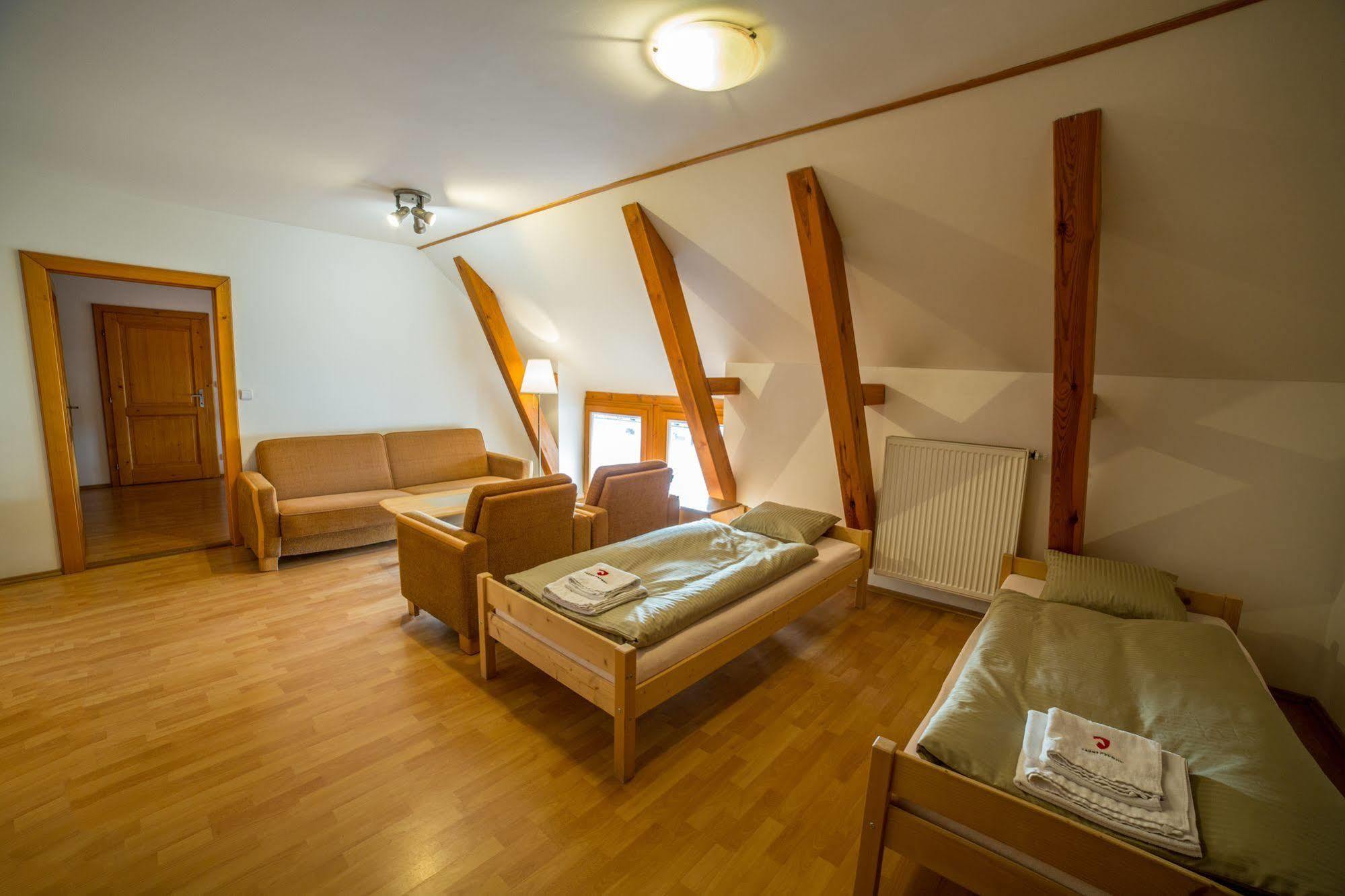 Hotel Farma Ptyrov Mnichovo Hradiště Zewnętrze zdjęcie