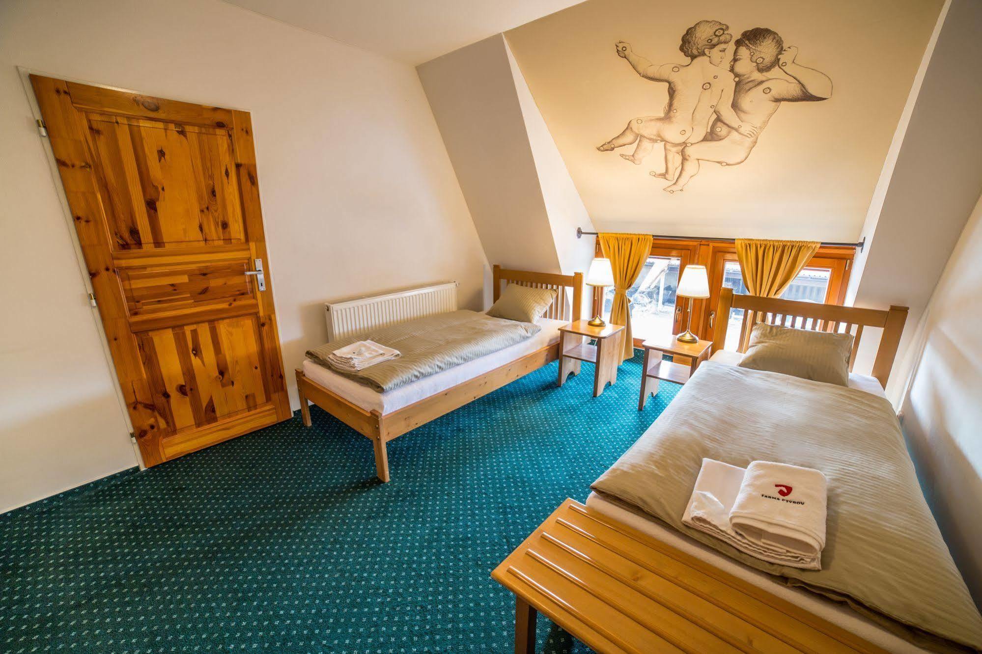 Hotel Farma Ptyrov Mnichovo Hradiště Zewnętrze zdjęcie