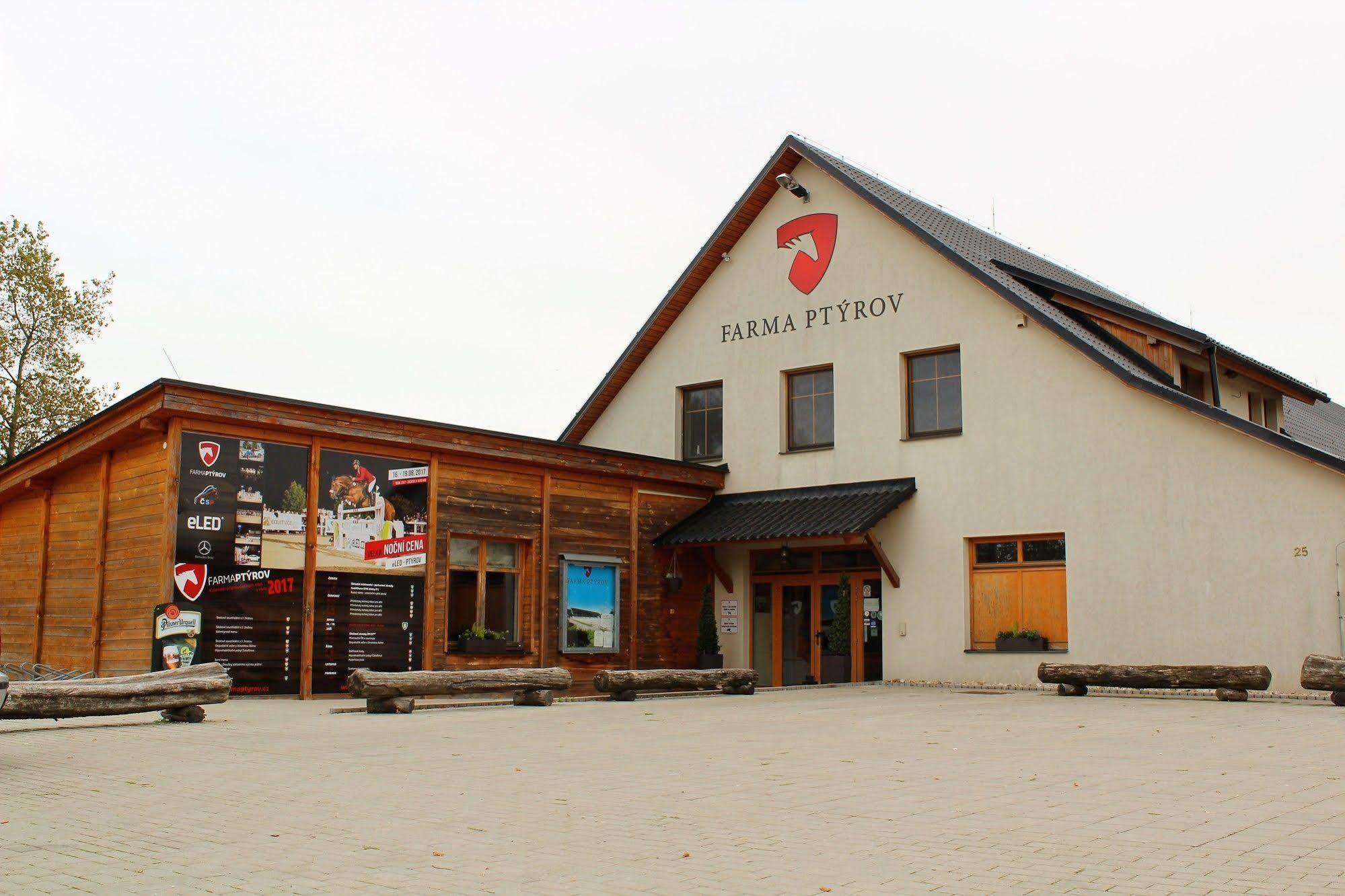 Hotel Farma Ptyrov Mnichovo Hradiště Zewnętrze zdjęcie