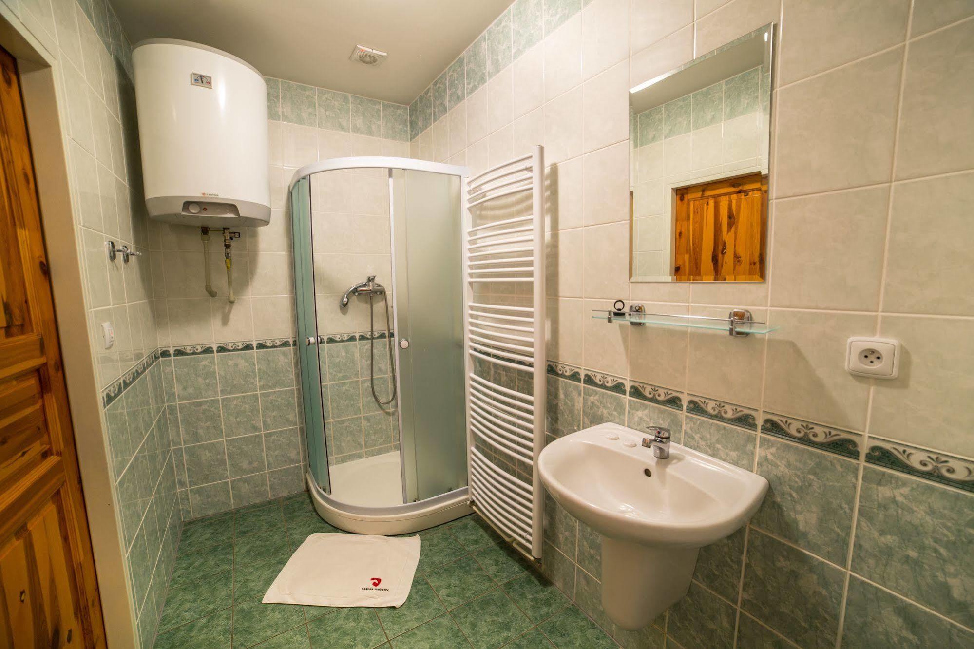 Hotel Farma Ptyrov Mnichovo Hradiště Zewnętrze zdjęcie